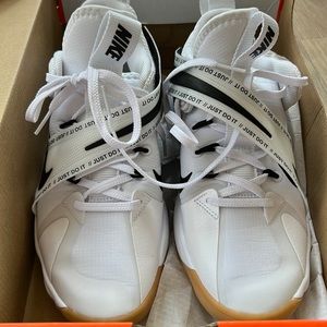 Nike React Hyperset Womens Volleyball shoes 8.5 NEW Neverworn
